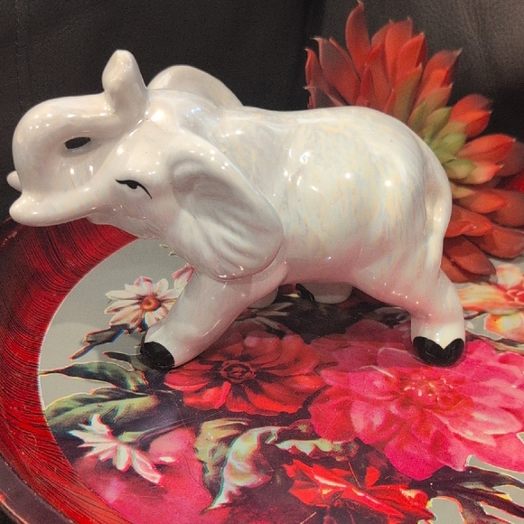 White Ceramic Elephant Figurine - Picture 1 of 7